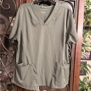 Healing Hands Sage Short Sleeve V-Neck Top